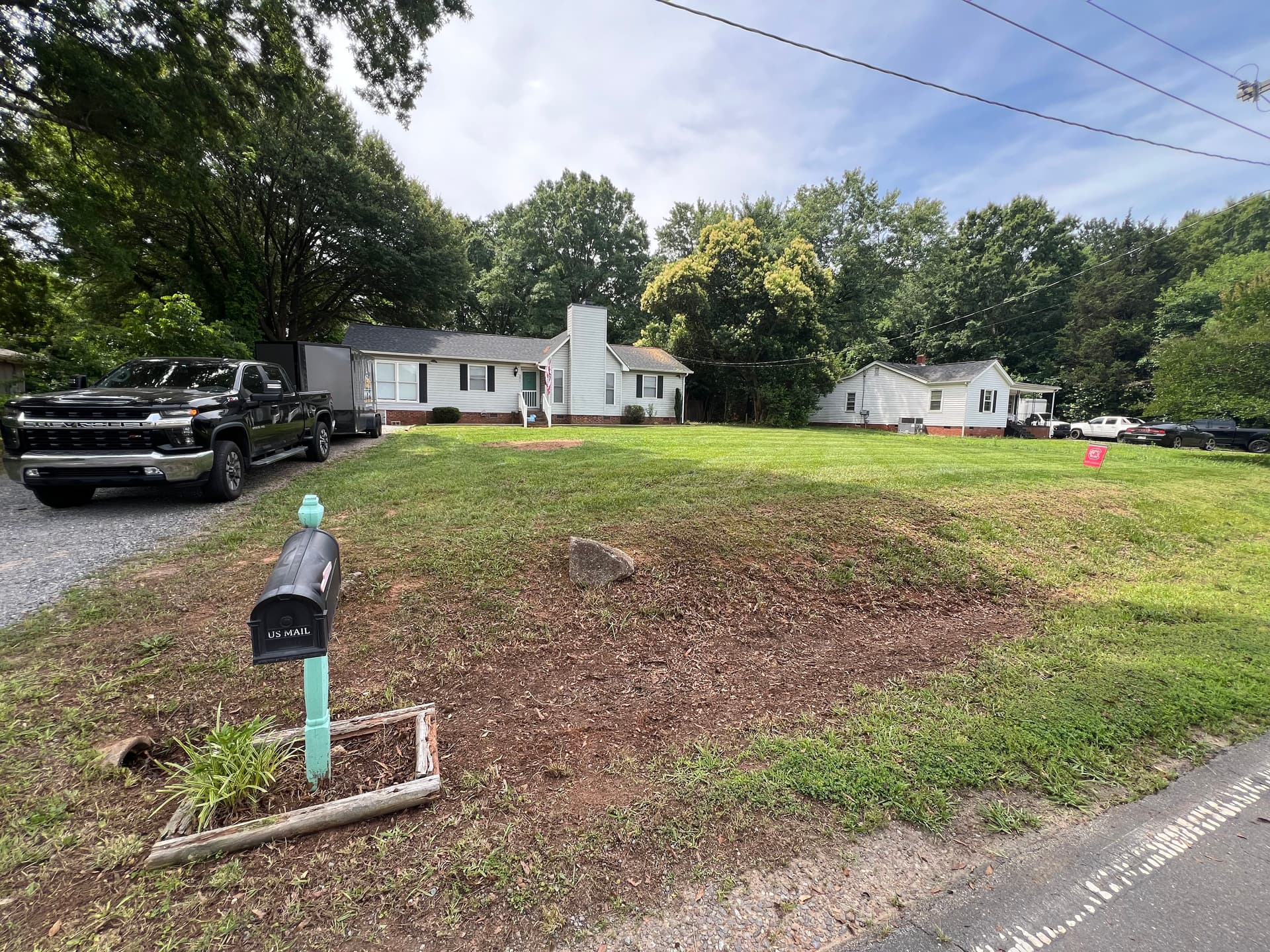 Gallery photos for Clean Cuts and Trimmed Shrubs Across Multiple Properties: Image #4