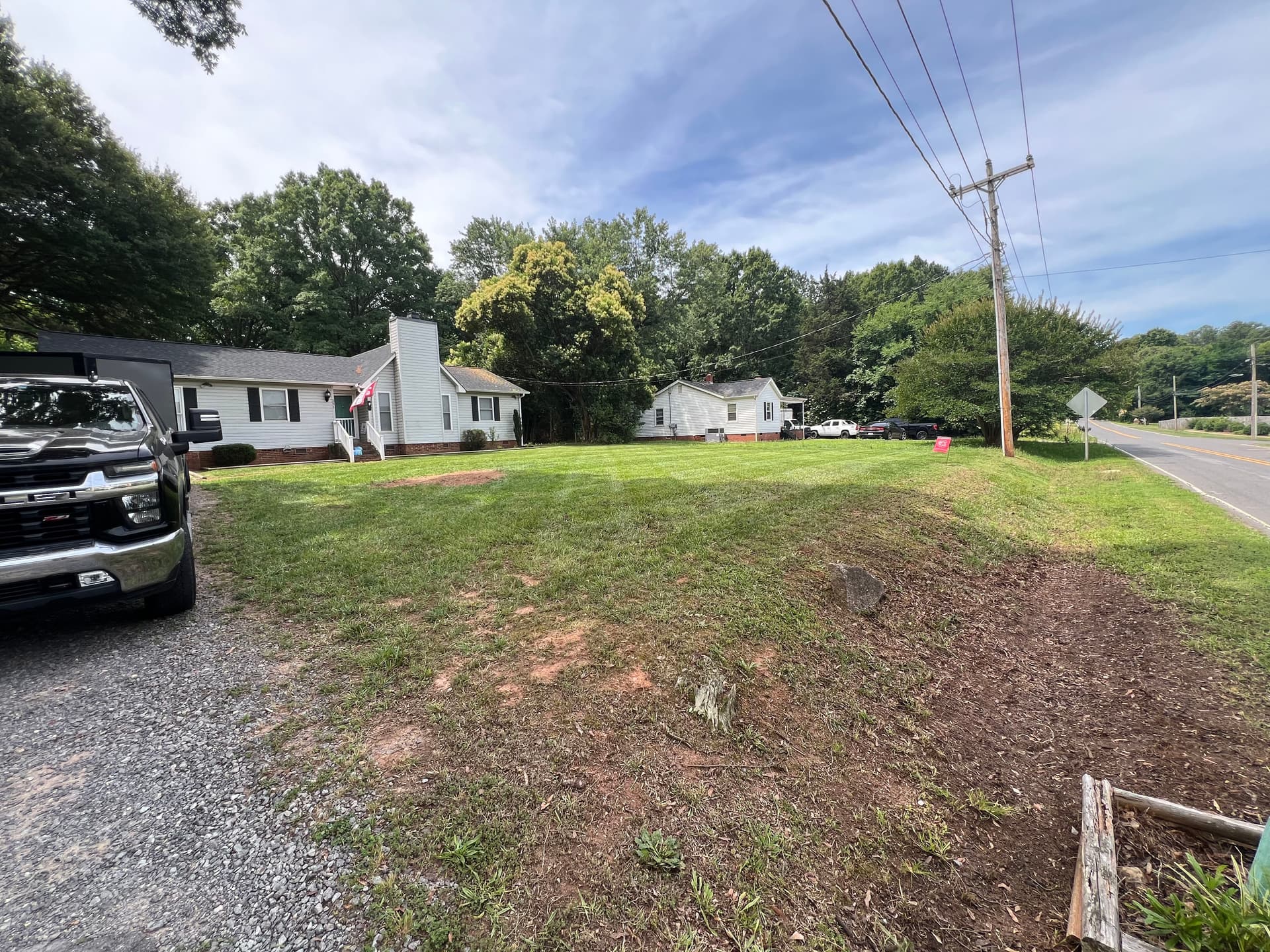 Gallery photos for Clean Cuts and Trimmed Shrubs Across Multiple Properties: Image #3