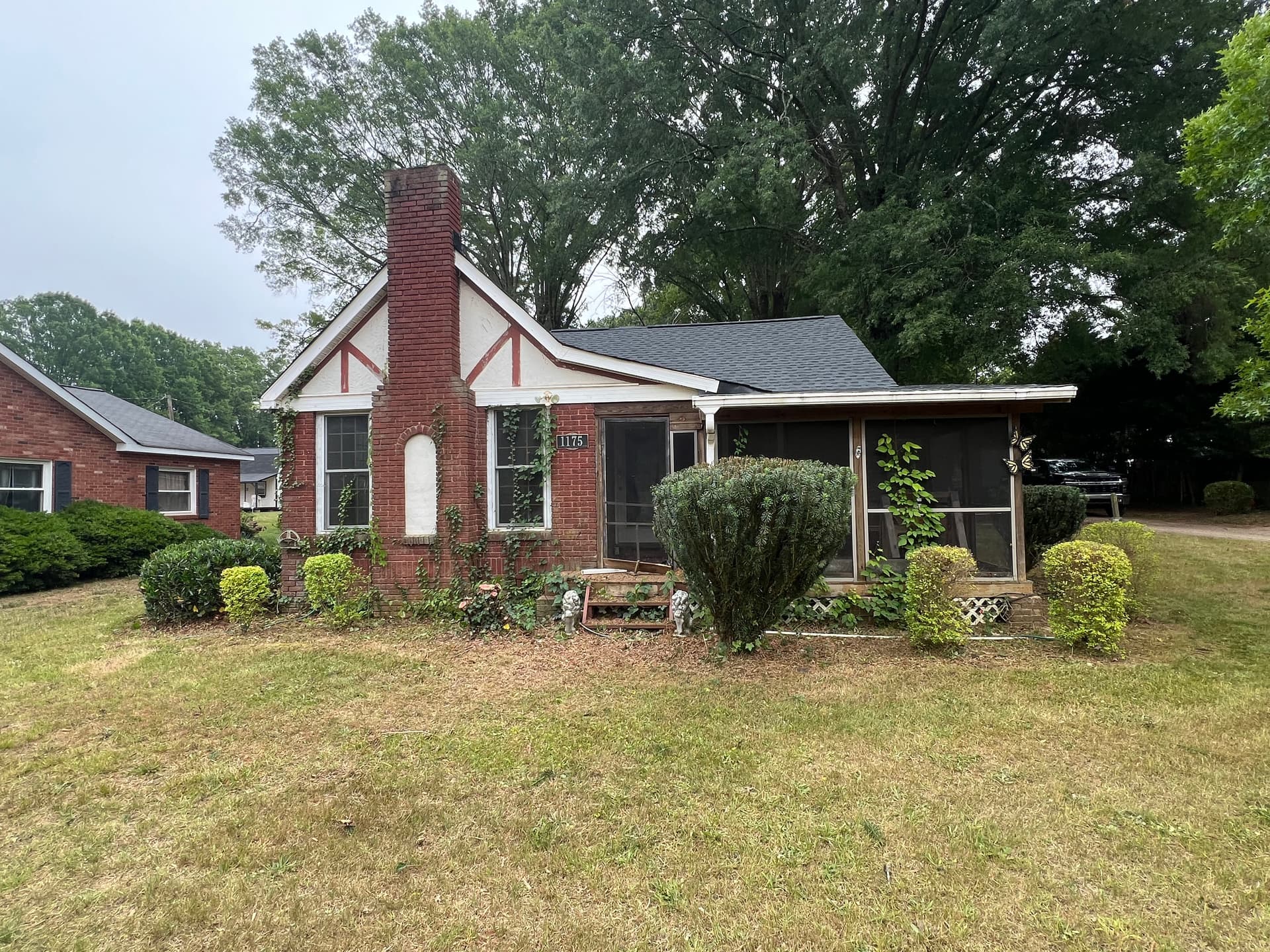 Gallery photos for Investor Property Cleanup - Lawn Mowing and Shrub Trimming Done Right: Image #1