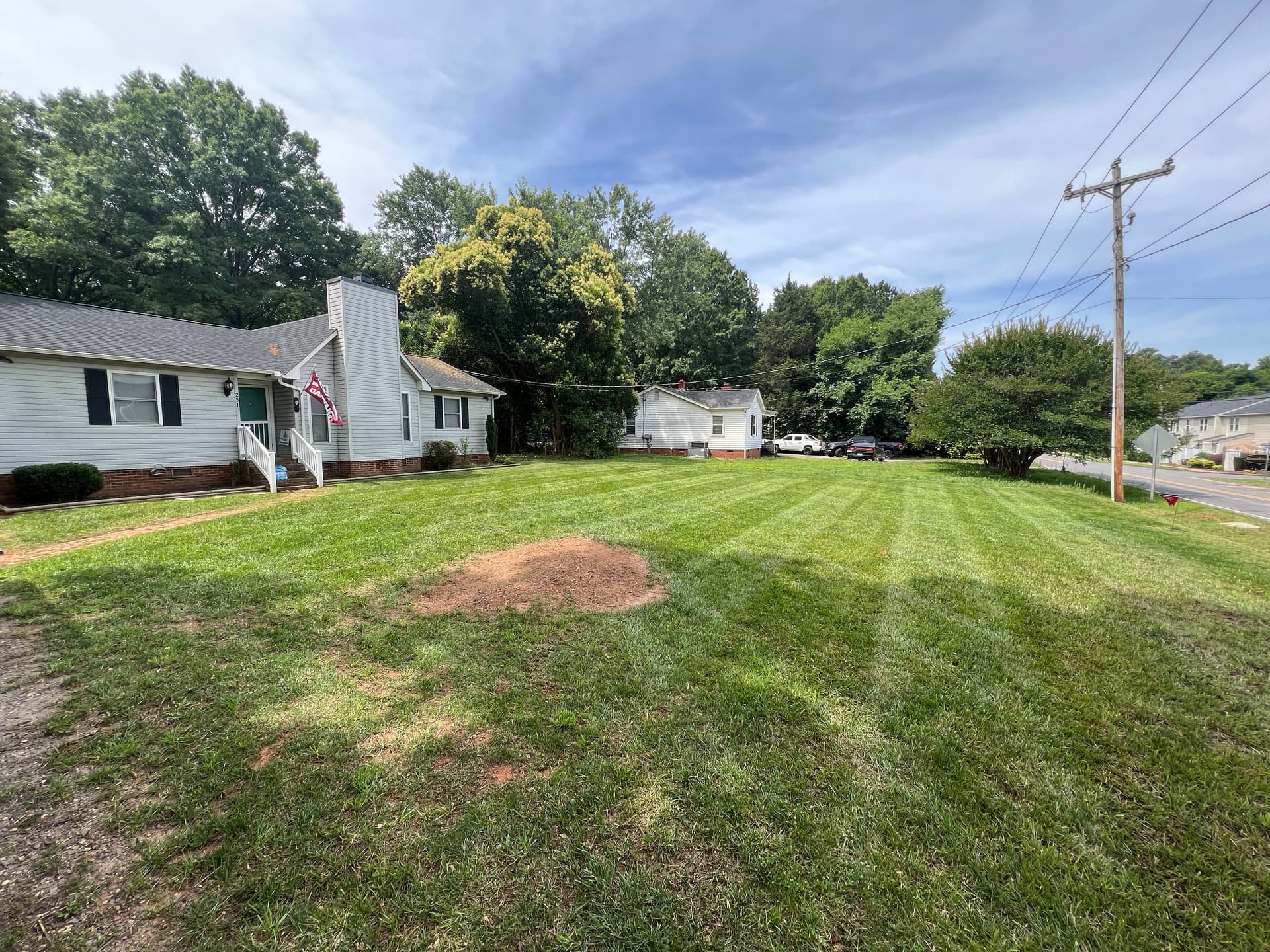 Gallery photos for Clean Cuts and Trimmed Shrubs Across Multiple Properties: Image #2