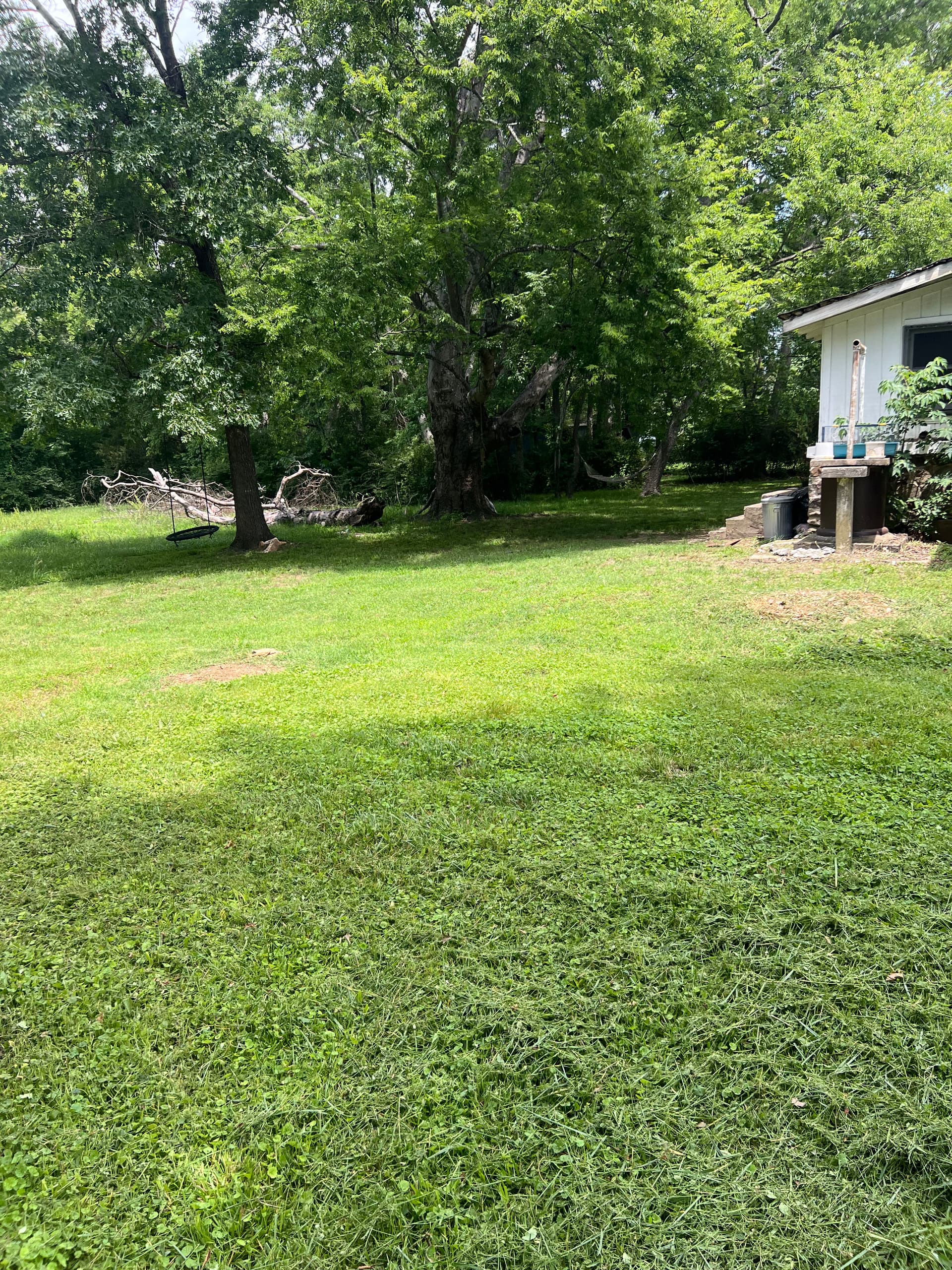 Gallery photos for Clean Cuts and Trimmed Shrubs Across Multiple Properties: Image #9