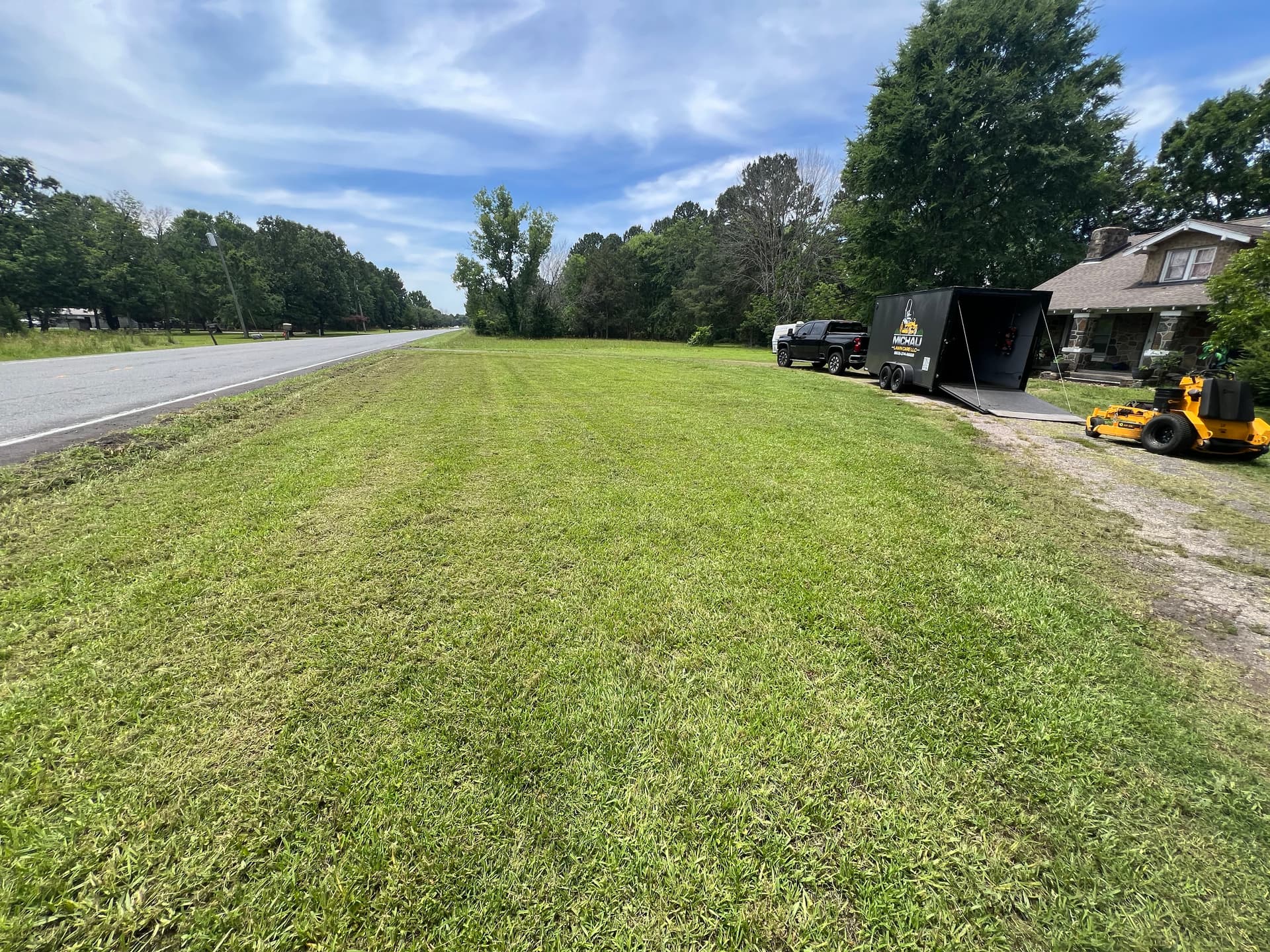 Gallery photos for Clean Cuts and Trimmed Shrubs Across Multiple Properties: Image #7