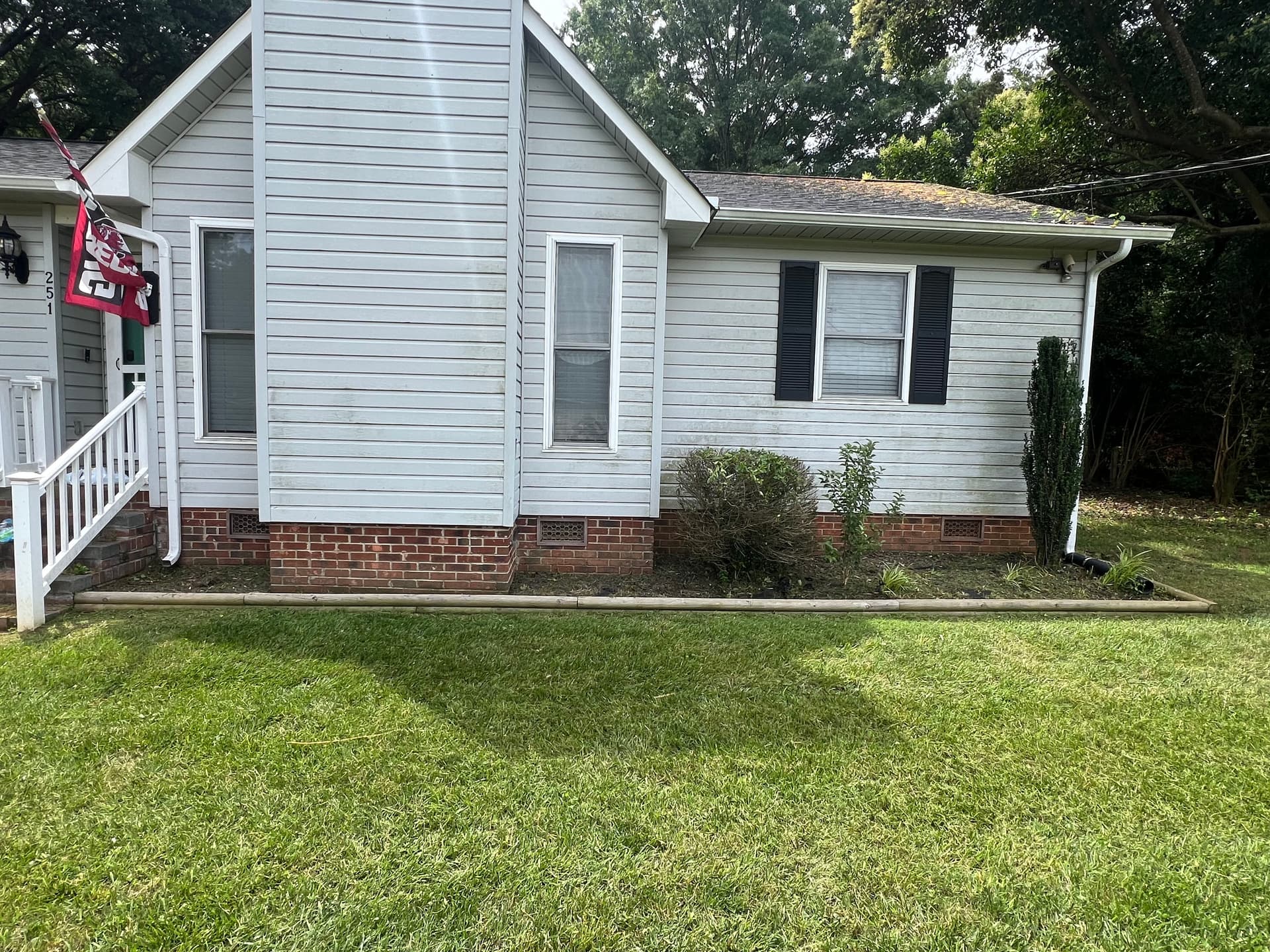 Gallery photos for Clean Cuts and Trimmed Shrubs Across Multiple Properties: Image #1