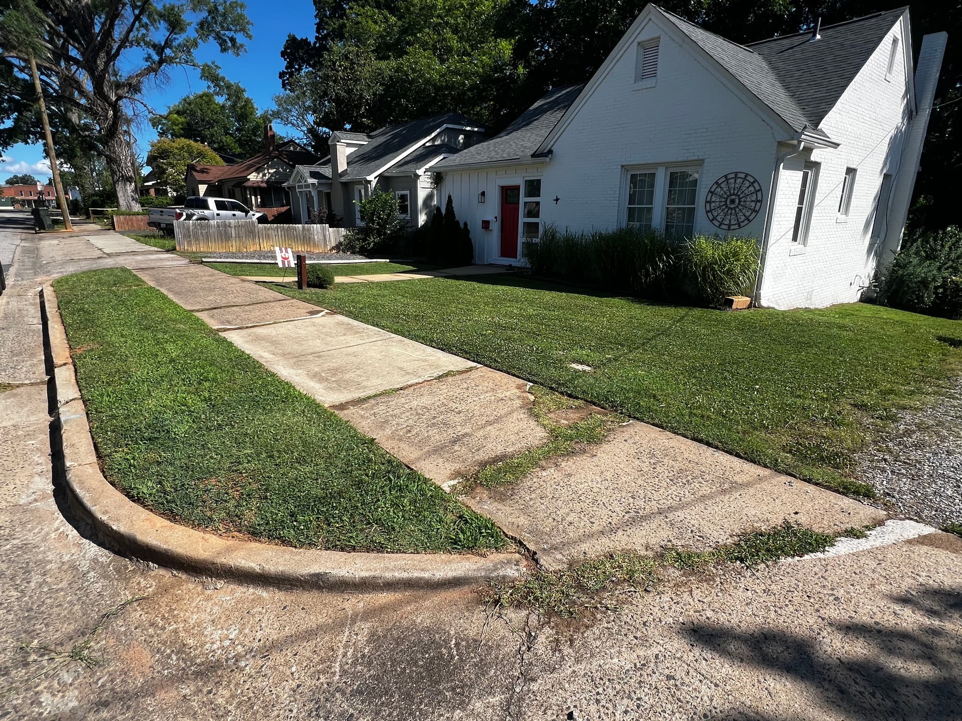 Gallery photos for Overgrown Front Yard Gets a Clean, Sharp Mow: Image #9