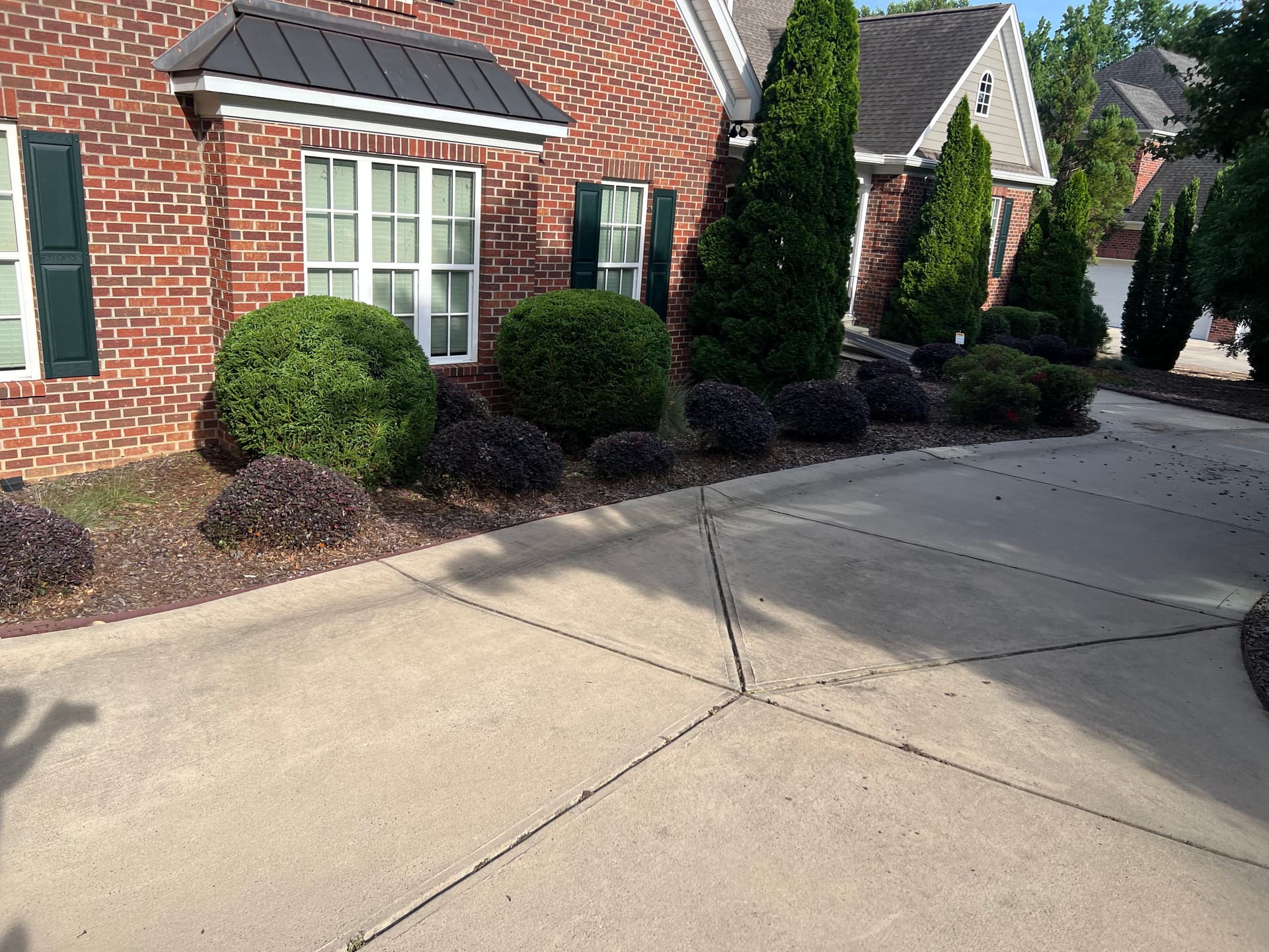 Shrub Trimming That Actually Makes a Difference at the Curb