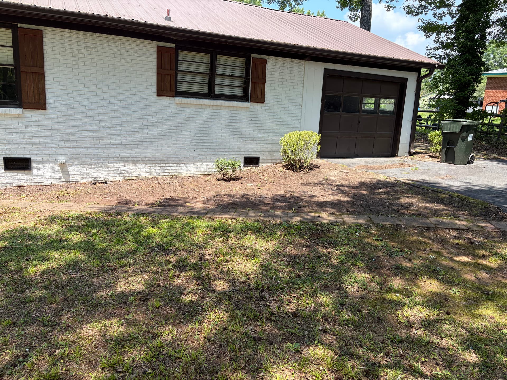 Gallery photos for Overgrown Property Gets a Full Yard Cleanup and Fresh Start: Image #3