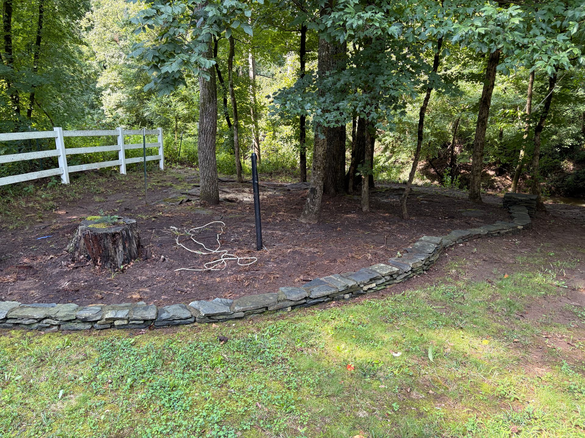 Gallery photos for Airbnb Landscape Cleanup and Lawn Maintenance Done Right: Image #2